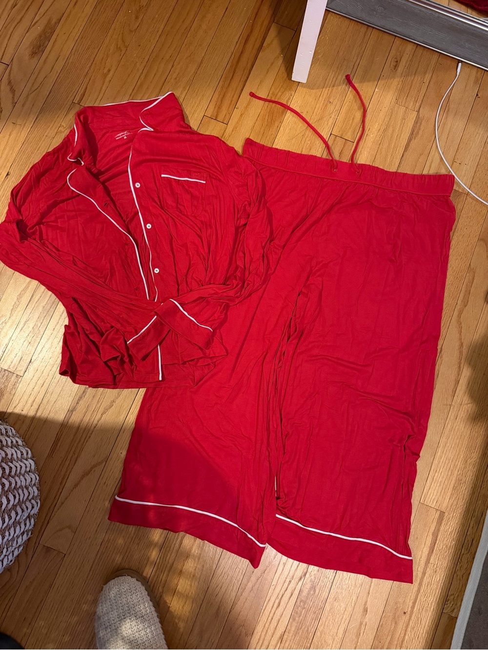 Vineyard Vines Red Pajama Set with White Piping